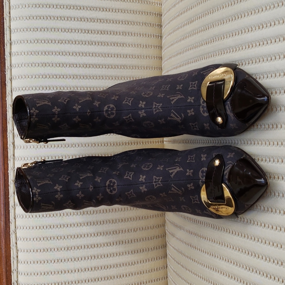 LOUIS VUITTON LV MONOGRAM CANVAS AND PATENT LEATHER ANKLE BOOTS - Picture 4 of 12